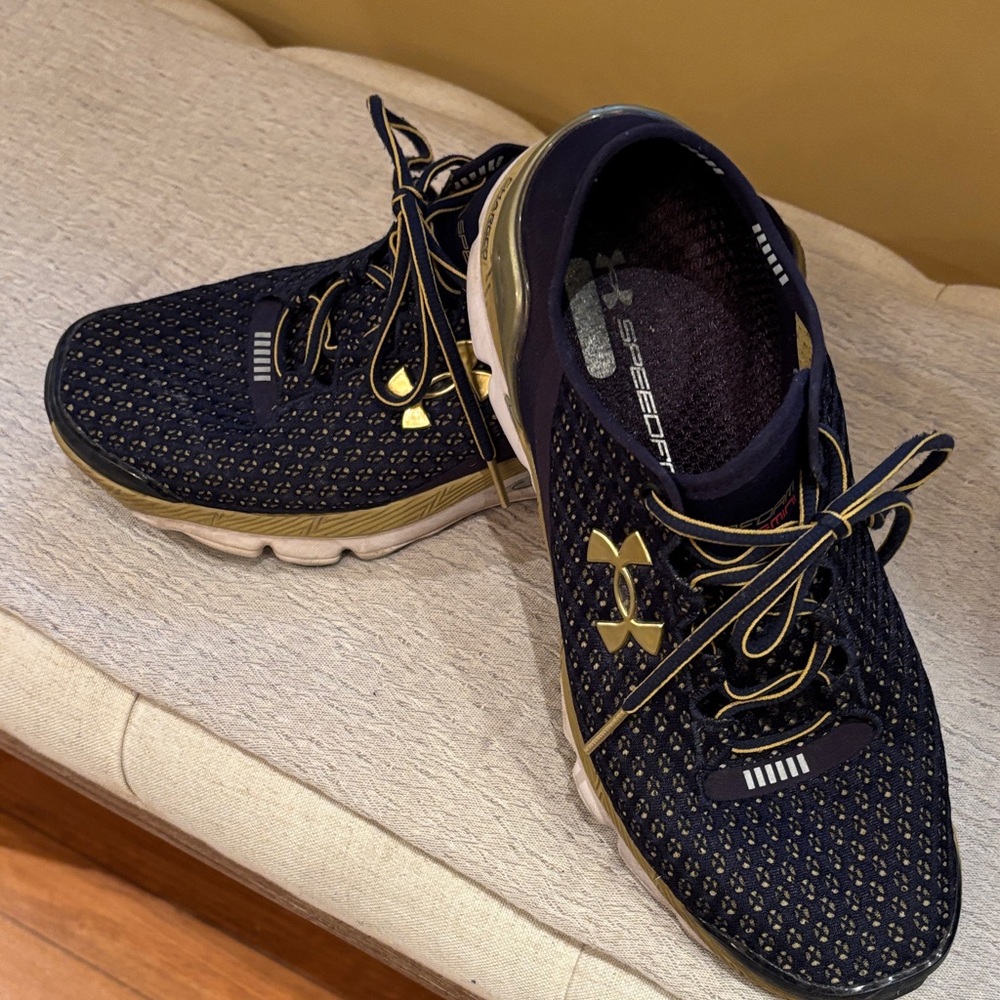 Under Armour Men's Black and Gold Athletic Shoes
